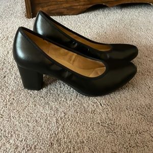 Size 7 womens black heels